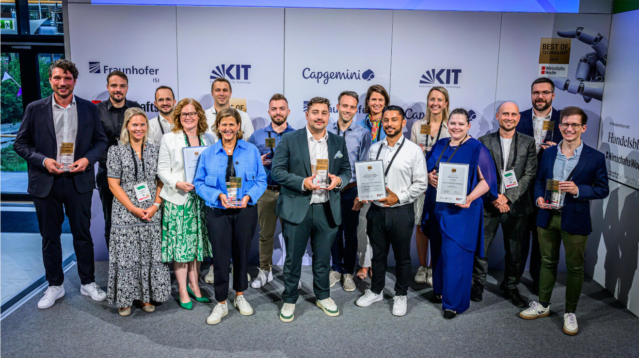 Alle Gewinner des Best of Technology Awards versammelt auf einem Porträt Bild